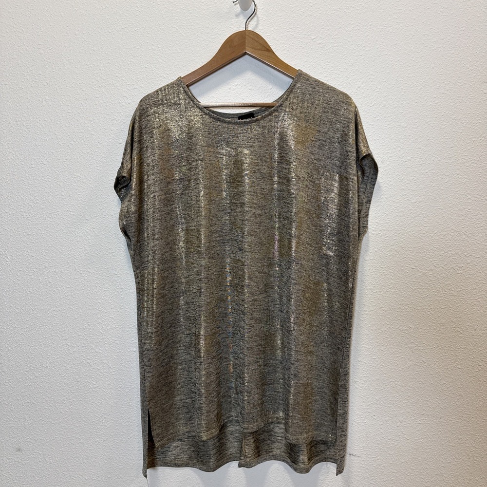 La Vanya Woman 1X Metallic Thread Top Gold Gray
